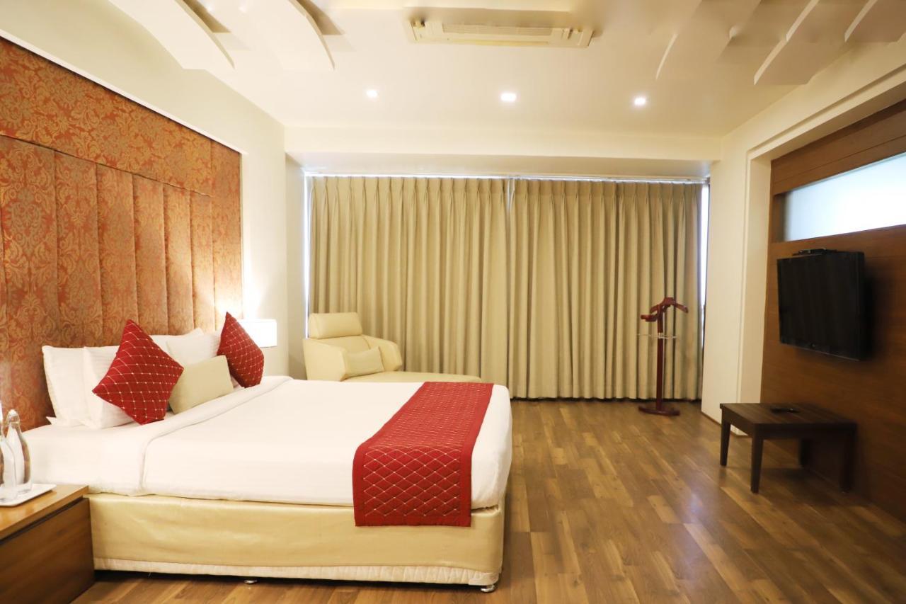Boulevard 9 Luxury Resort & Spa Nadiād Εξωτερικό φωτογραφία