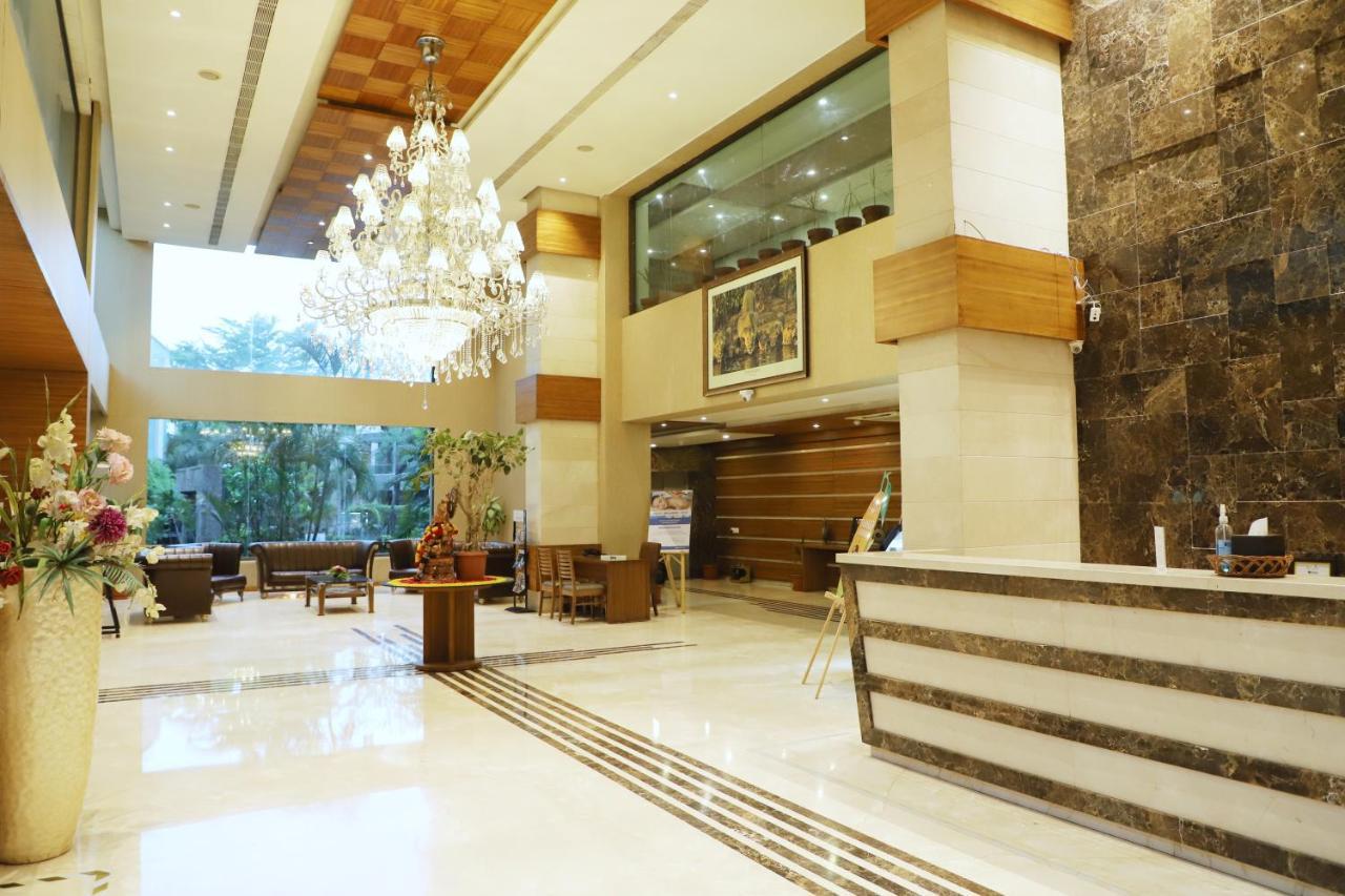 Boulevard 9 Luxury Resort & Spa Nadiād Εξωτερικό φωτογραφία