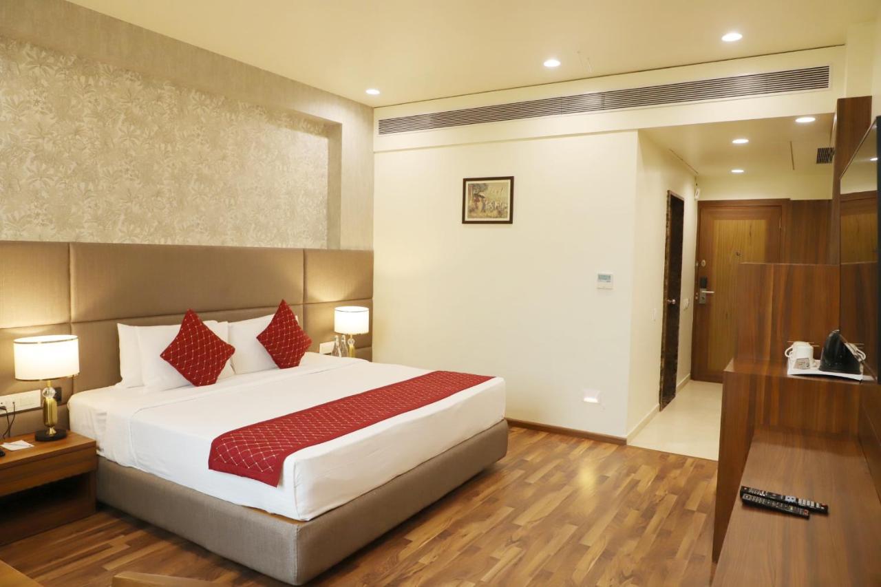 Boulevard 9 Luxury Resort & Spa Nadiād Εξωτερικό φωτογραφία