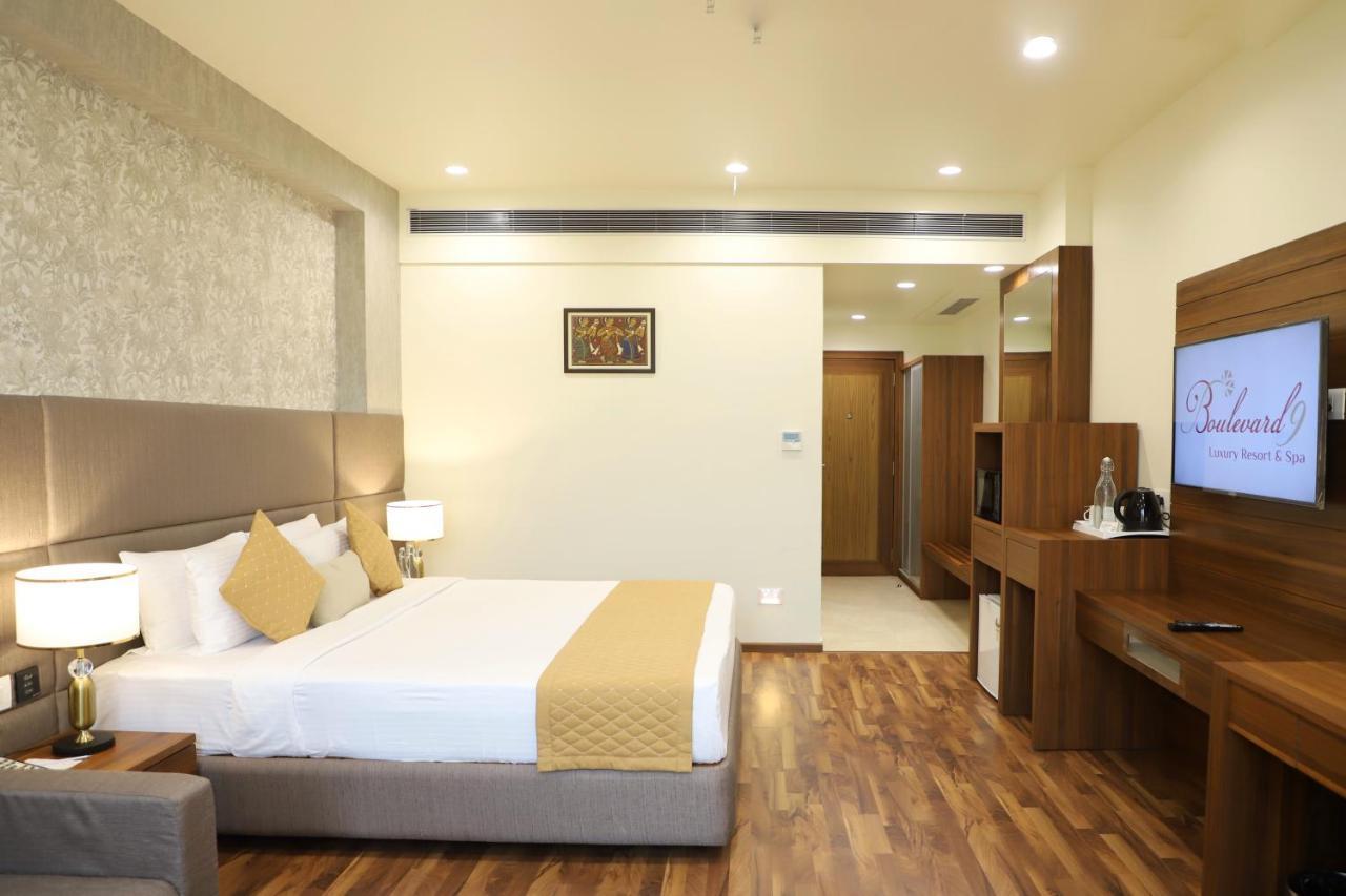 Boulevard 9 Luxury Resort & Spa Nadiād Εξωτερικό φωτογραφία
