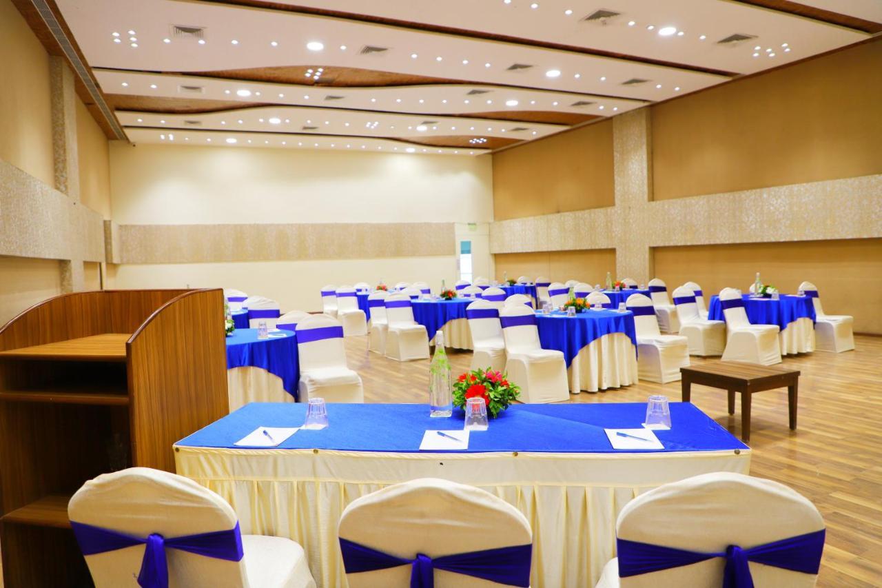 Boulevard 9 Luxury Resort & Spa Nadiād Εξωτερικό φωτογραφία