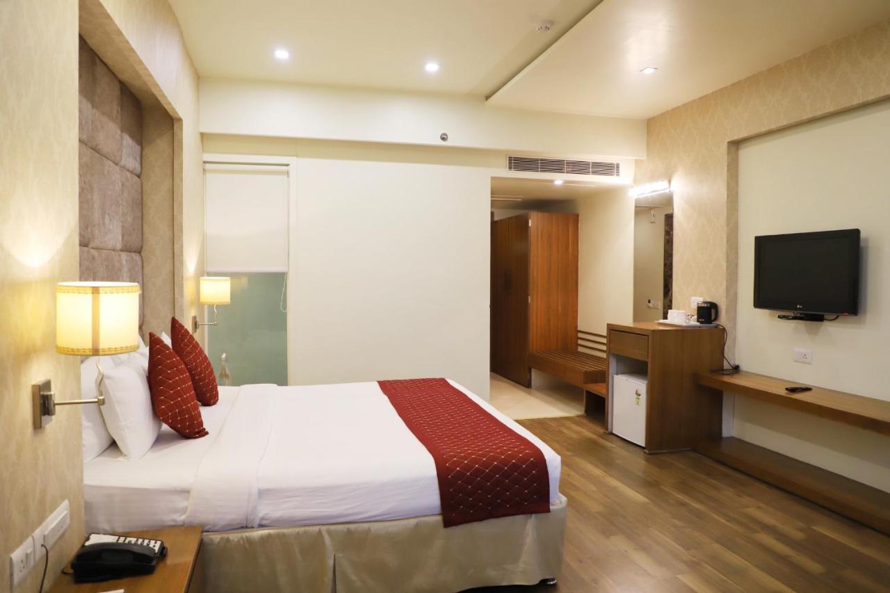Boulevard 9 Luxury Resort & Spa Nadiād Εξωτερικό φωτογραφία