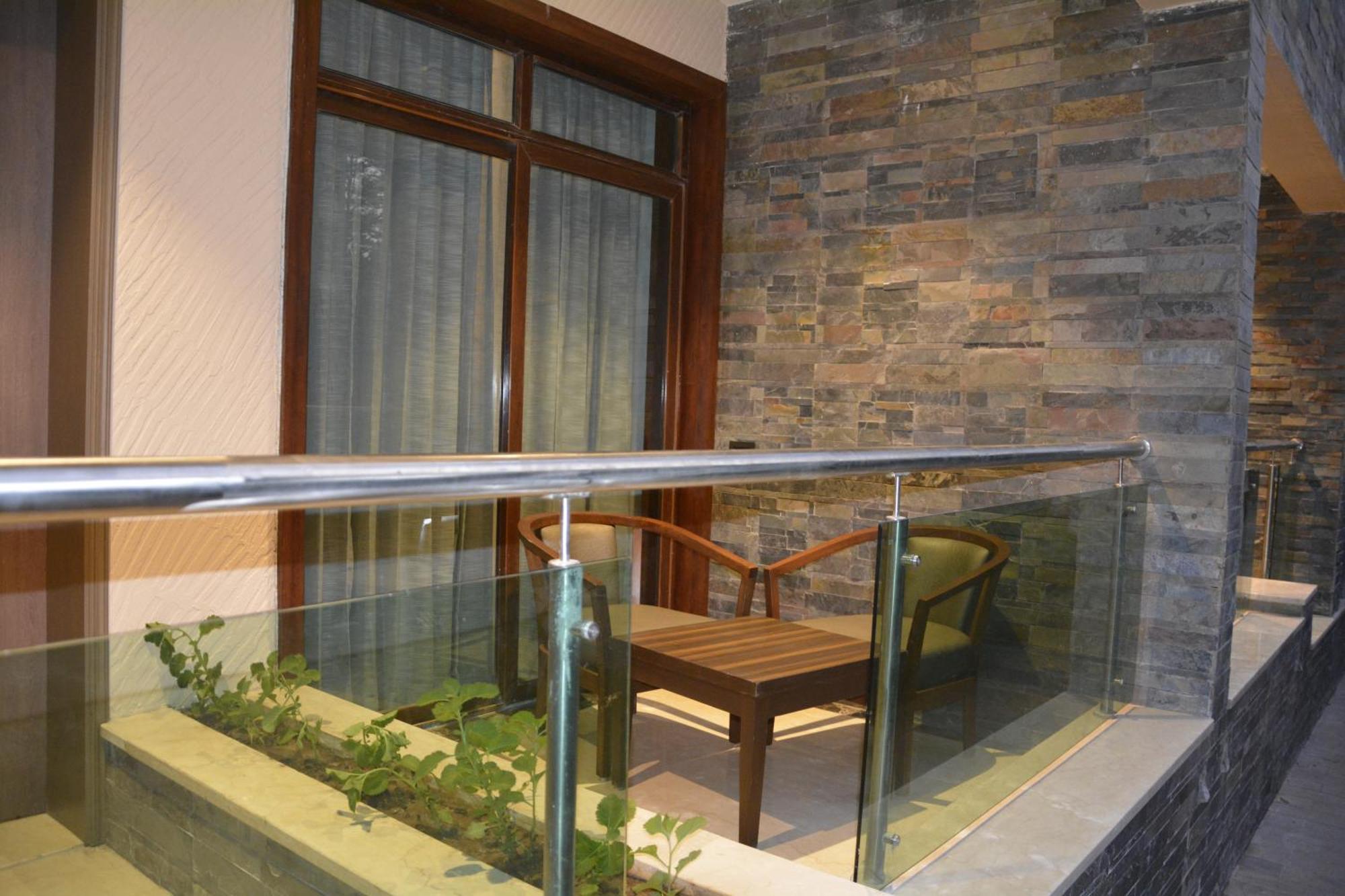Boulevard 9 Luxury Resort & Spa Nadiād Εξωτερικό φωτογραφία