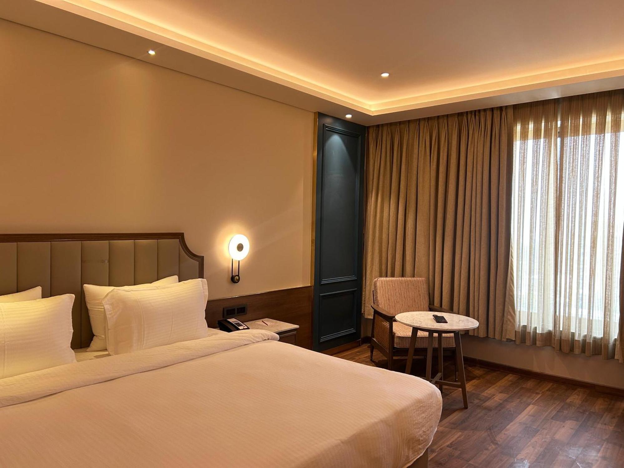 Boulevard 9 Luxury Resort & Spa Nadiād Εξωτερικό φωτογραφία