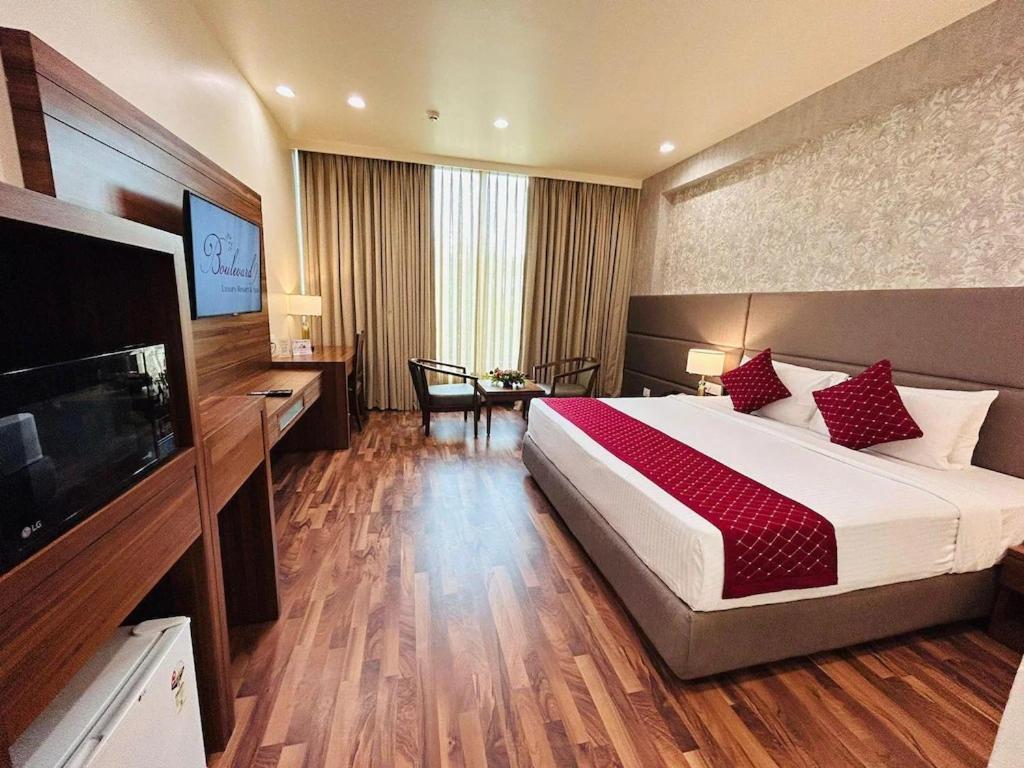 Boulevard 9 Luxury Resort & Spa Nadiād Εξωτερικό φωτογραφία