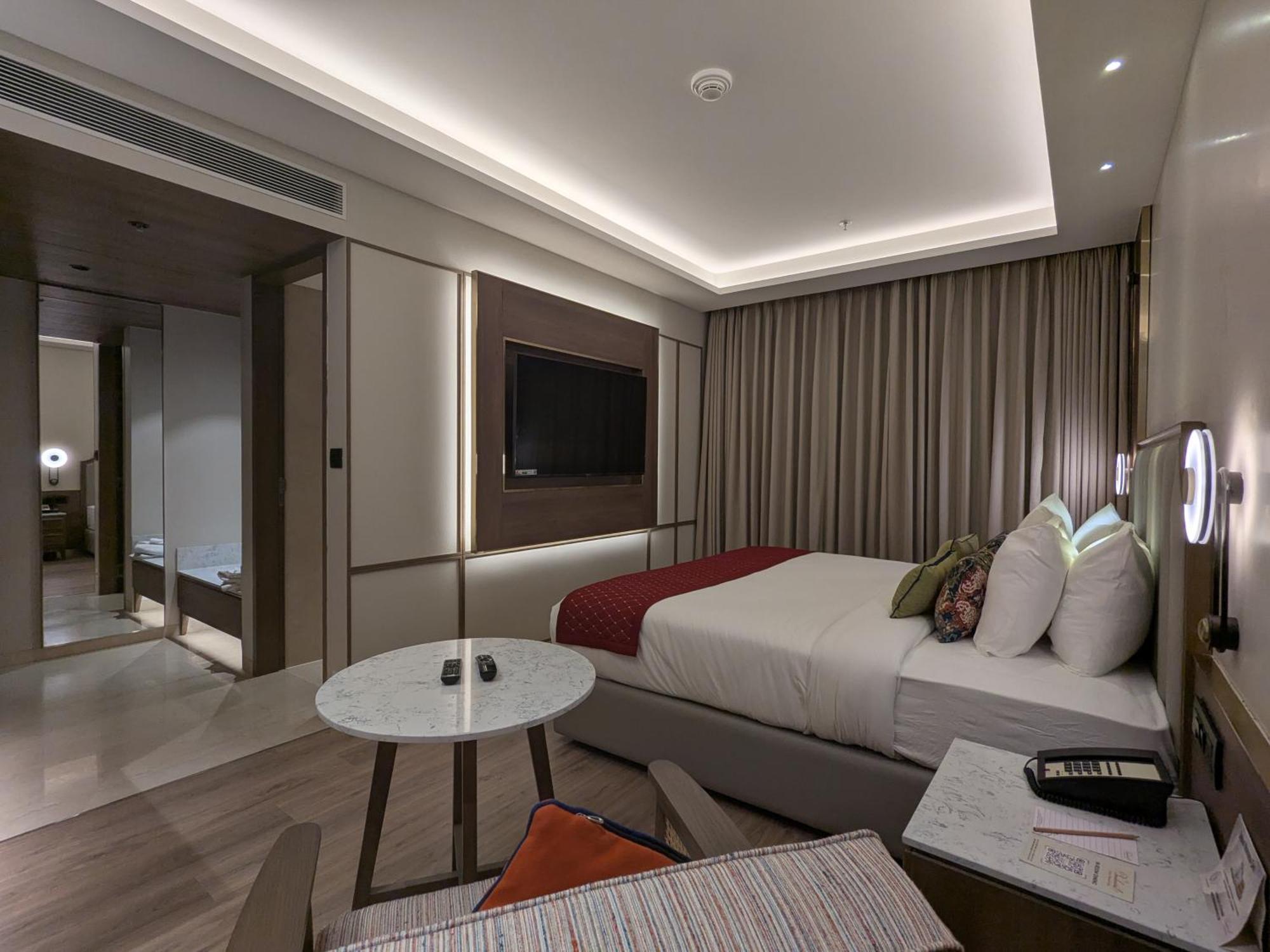 Boulevard 9 Luxury Resort & Spa Nadiād Εξωτερικό φωτογραφία