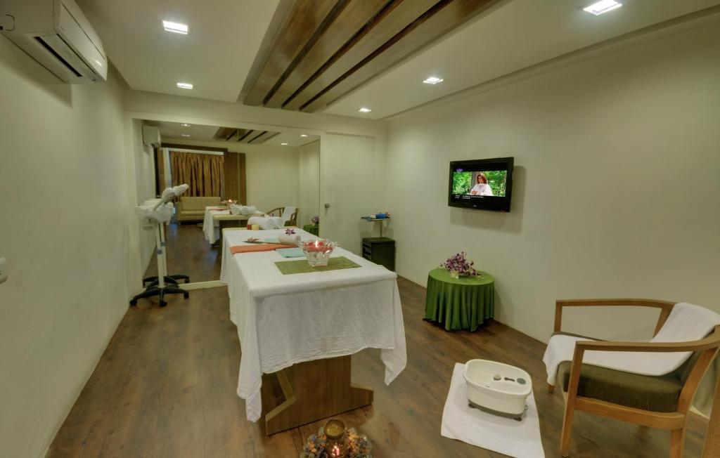Boulevard 9 Luxury Resort & Spa Nadiād Εξωτερικό φωτογραφία