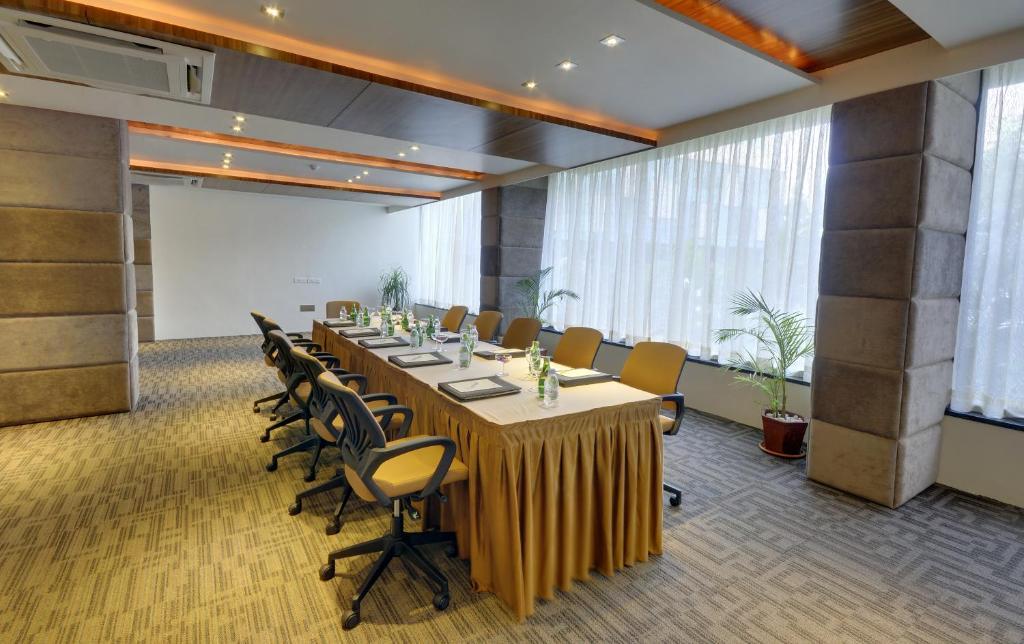 Boulevard 9 Luxury Resort & Spa Nadiād Εξωτερικό φωτογραφία